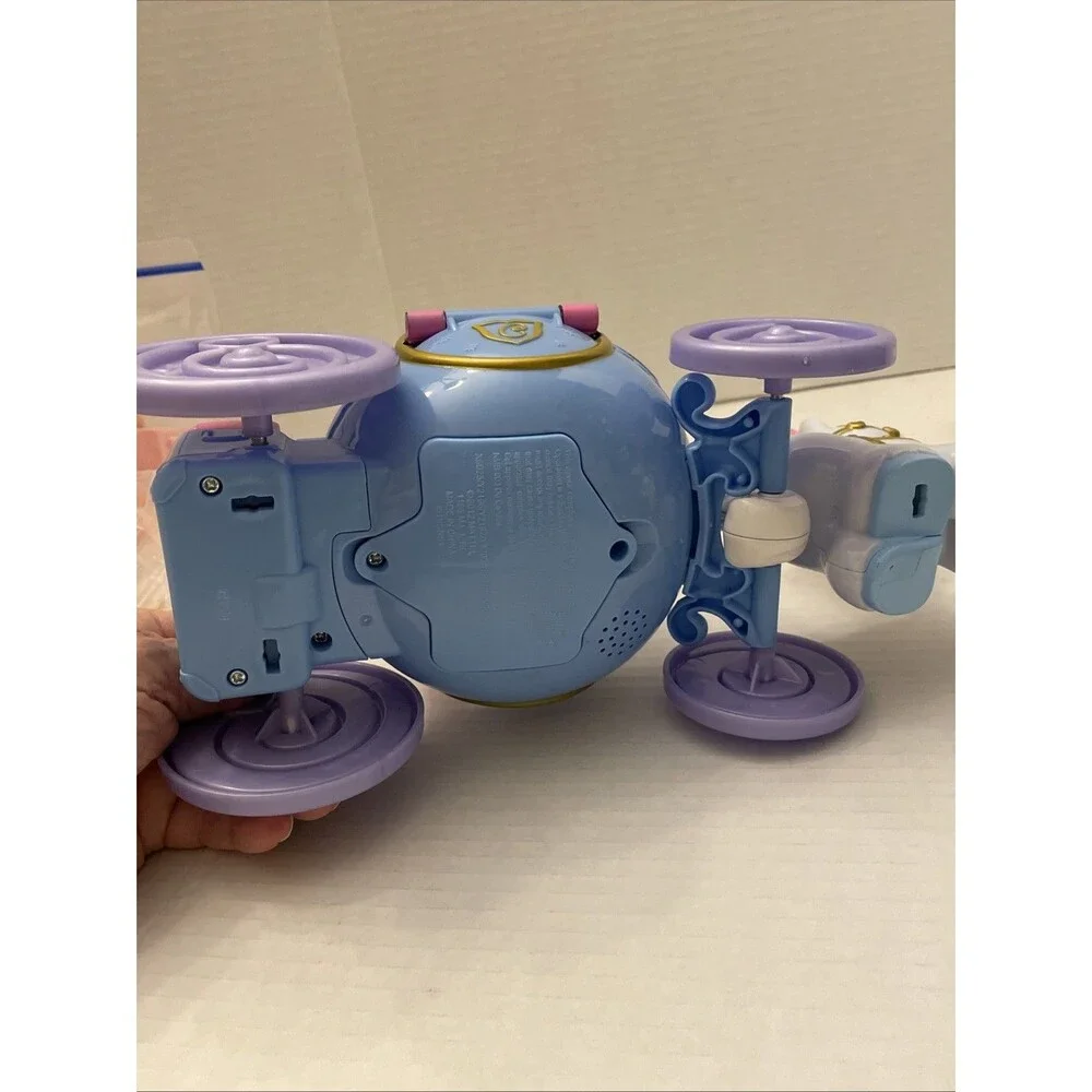 Fisher Price Little People Cinderella Carriage Lights & Sounds Works & 2 Figures